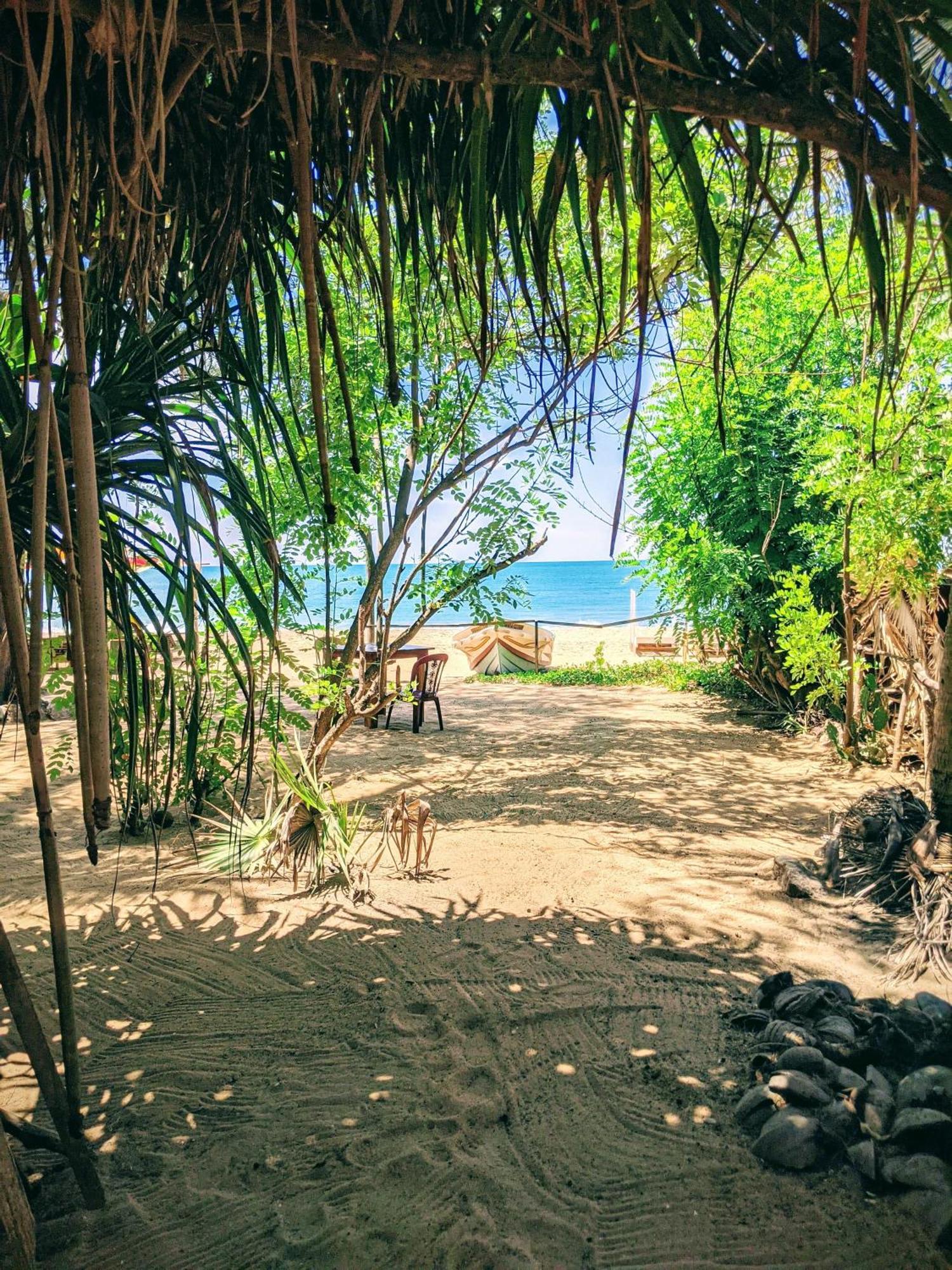 Breezy Beach Cabanas Arugam Bay Buitenkant foto